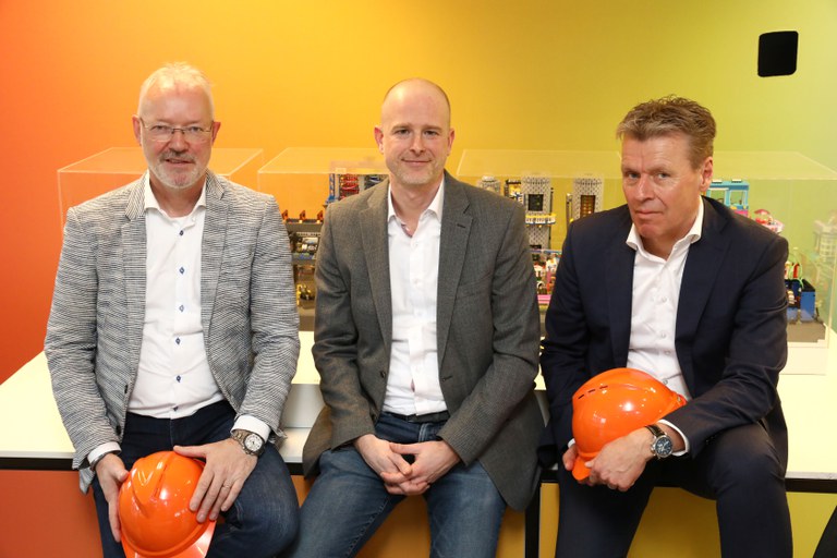 ITAD and DWMA sign cooperation agreement .JPG