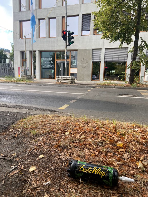 Lachgasflasche.jpg
